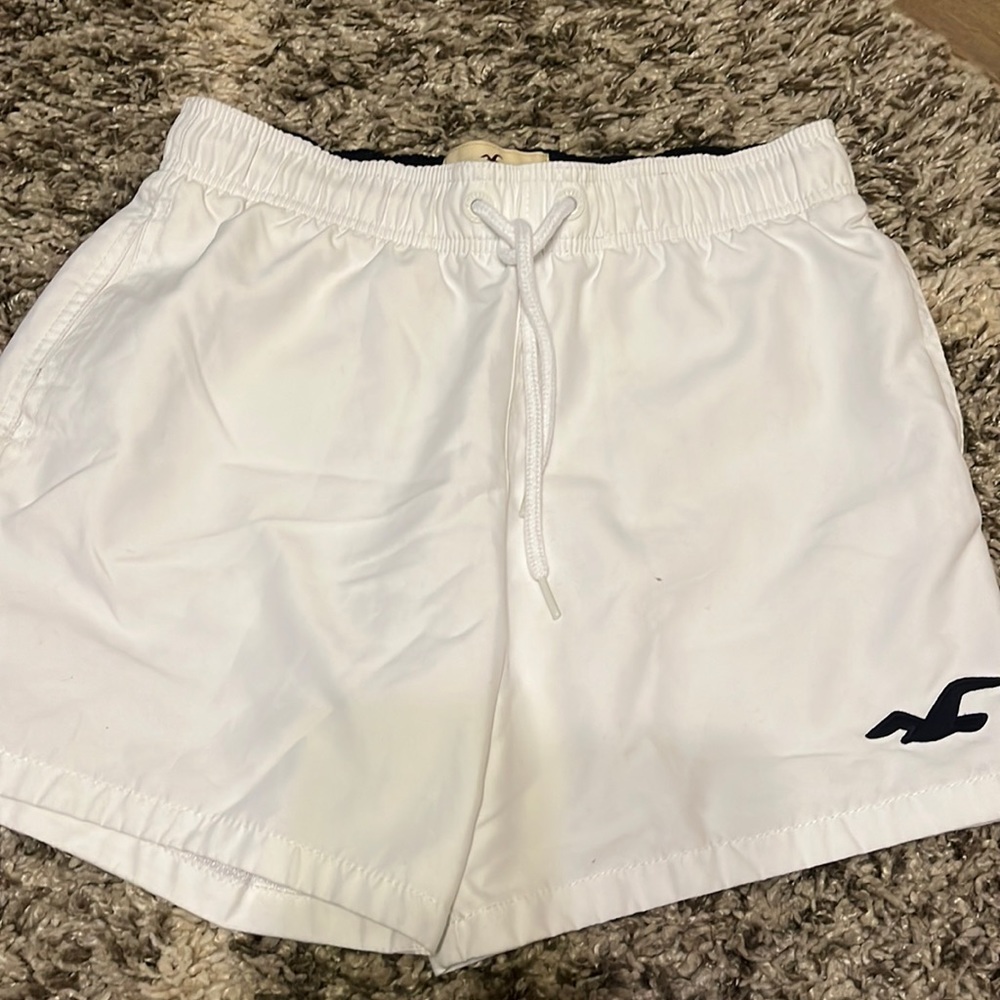 Size small white hollister short with lining